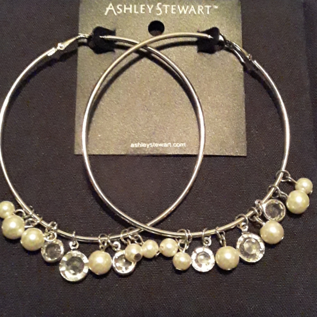 Womens Nwt Ashley Stewart Hoop Earrings 10$